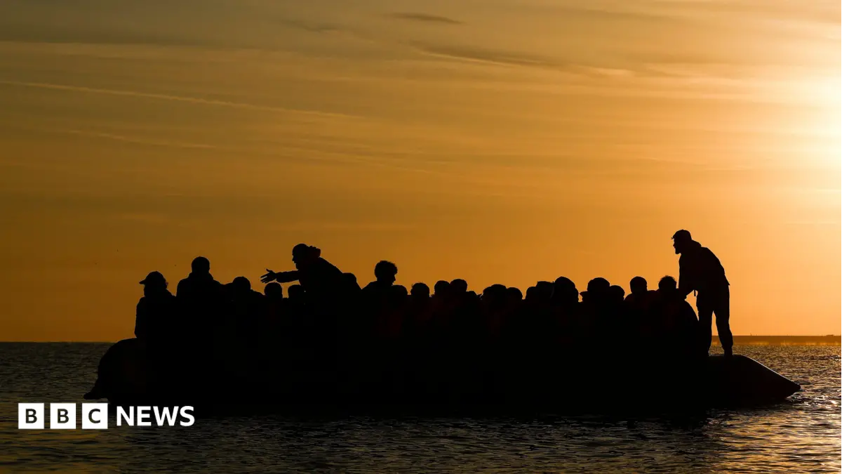 128 Migrants Cross English Channel in Single Small Boat, Setting New Record