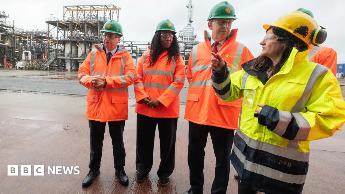 Jacob Rees-Mogg Defends Jackdaw Gas Field Approval Amid Energy Security Debate