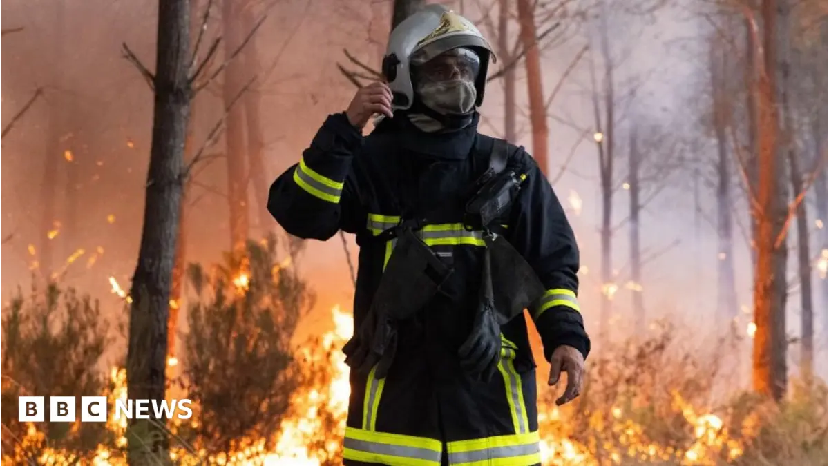 Bordeaux Prepares for Evacuation as Wildfire Nears, Officials Call Situation "Catastrophic"