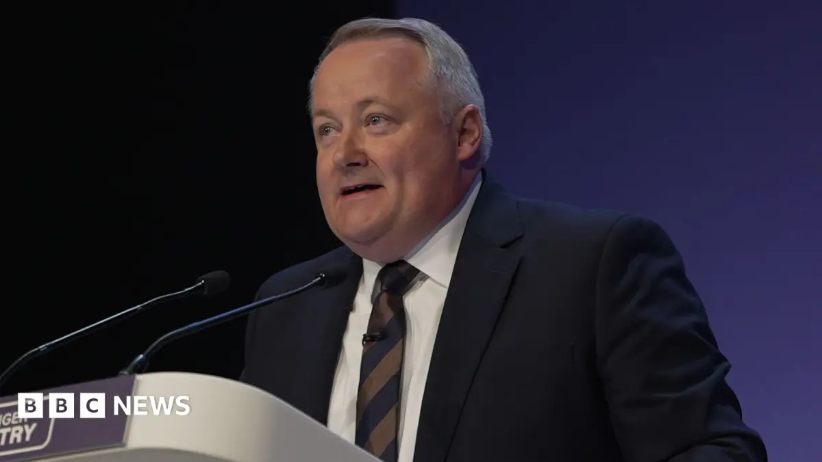 Welsh Conservative Leader Attacks First Minister's Independence Push as Public Services Falter