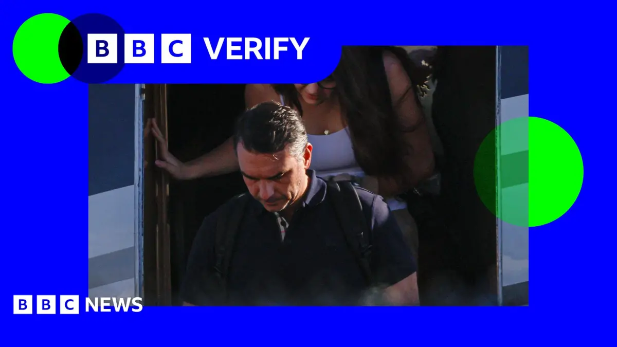 Flávio Bolsonaro Arrives in Miami Following Father's Election Defeat, Passport Surrender Order