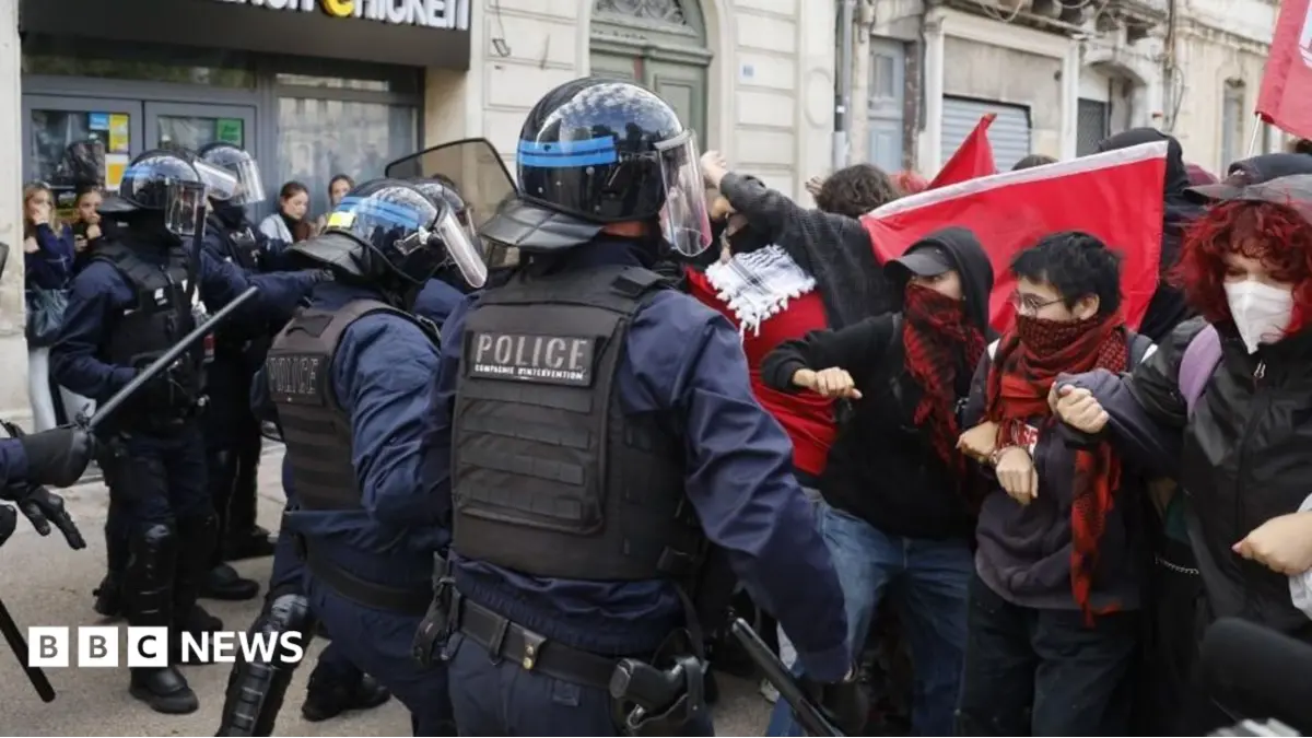 French Students Clash with Police, Hundreds of Schools Disrupted Over Education Reforms