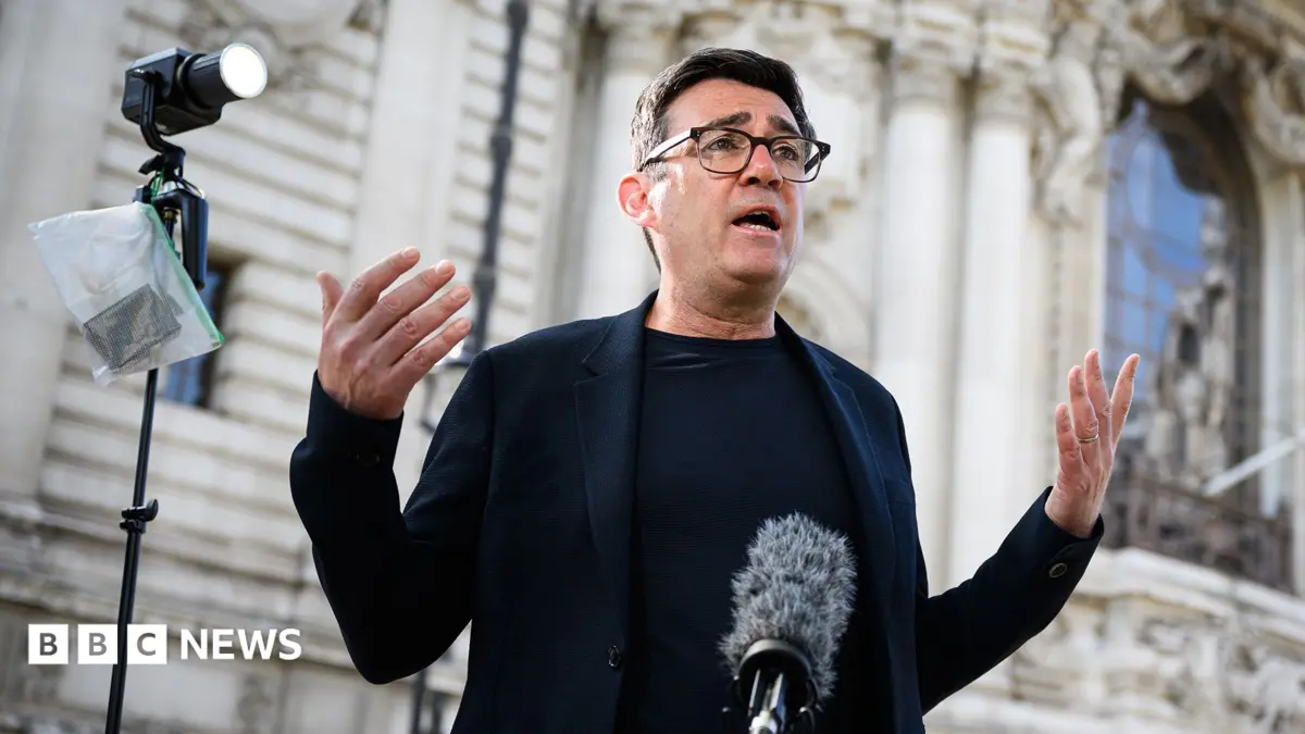 Andy Burnham Faces Scrutiny Over Casual Attire and Governance Style as Prime Ministerial Ambitions Grow