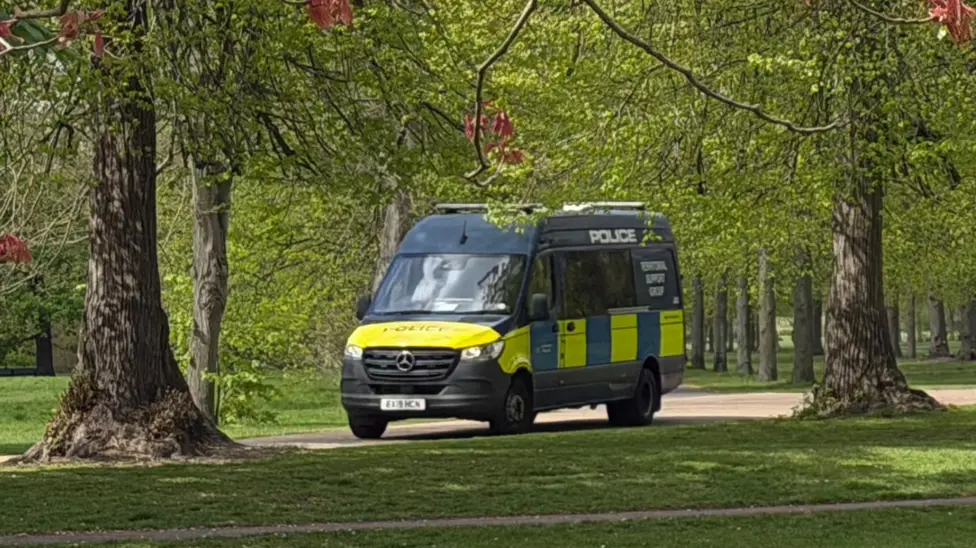 Kensington Gardens Closed Amid Suspected Drone Threat to Israeli Embassy