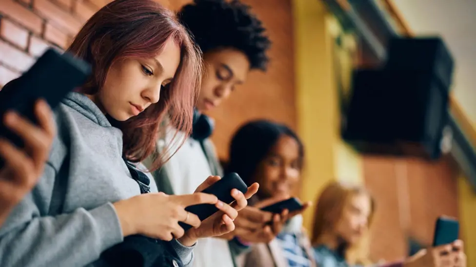 Edinburgh Secondary Schools Implement City-Wide Mobile Phone Ban From August