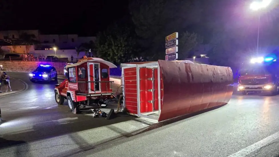 Seventeen Injured as Tourist Train Overturns During Cártama Tapas Festival