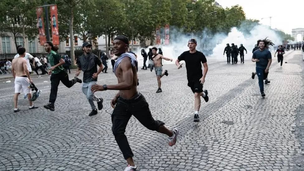 France Arrests 780 After Paris Saint-Germain Victory Riots Injure 219