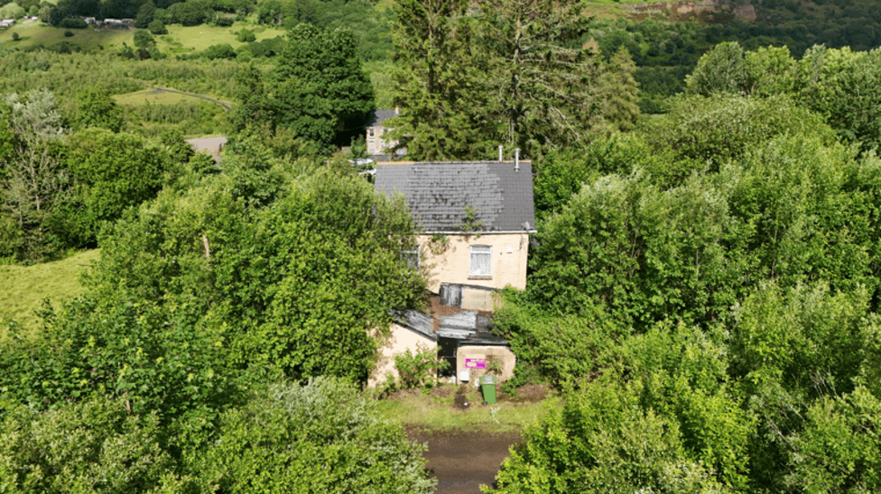 Last Remaining House in Welsh Mining Village Troedrhiwfuwch Goes to Auction