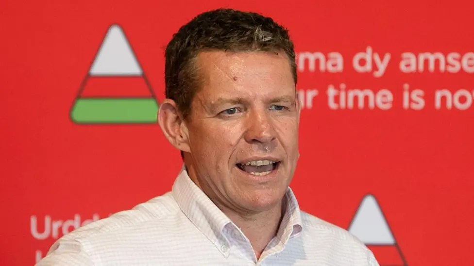 First Minister Rhun ap Iorwerth Prioritises M4 Congestion and Menai Crossing Resilience