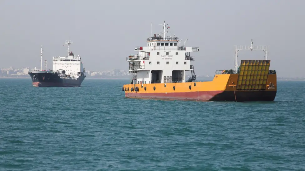 Strait of Hormuz Incidents Jeopardise Ceasefire, Risk Full-Scale War