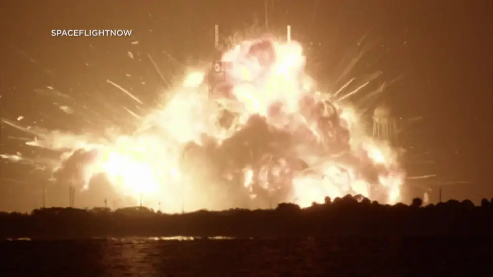 Blue Origin New Glenn Rocket Explosion Disrupts NASA Lunar Base and Amazon Satellite Deployment