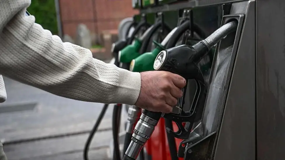 US and Iran Exchange Fire in Hormuz Strait, Driving Oil Prices Upward
