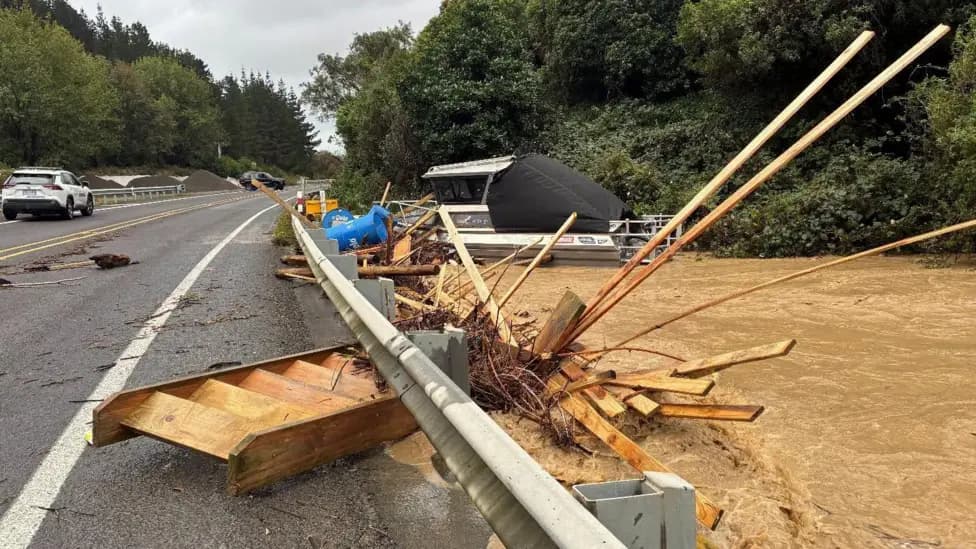 Wellington Declares Emergency After 77mm Rain in One Hour, Thousands Evacuate