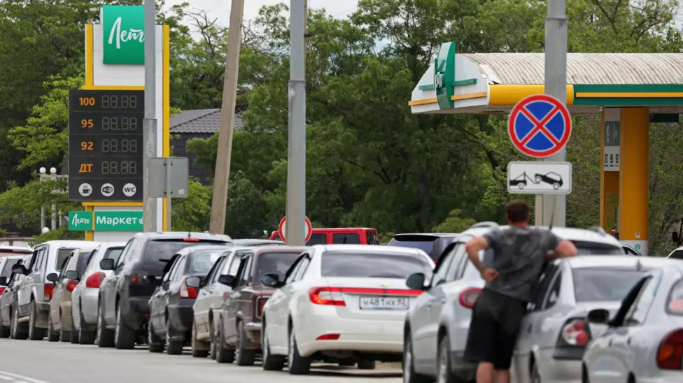 Crimea Halts Public Fuel Sales as Ukraine Targets Kerch Oil Depot