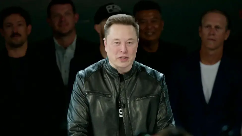 Elon Musk Becomes World's First Trillionaire as SpaceX Valuation Reaches $2.2 Trillion